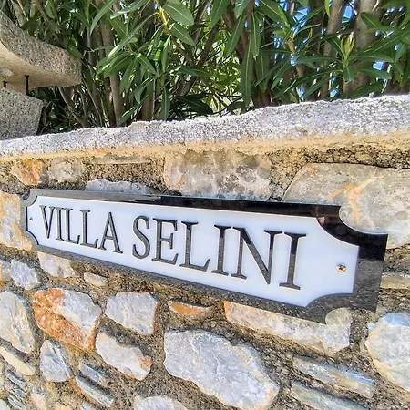 Selini At Sunset Villa *