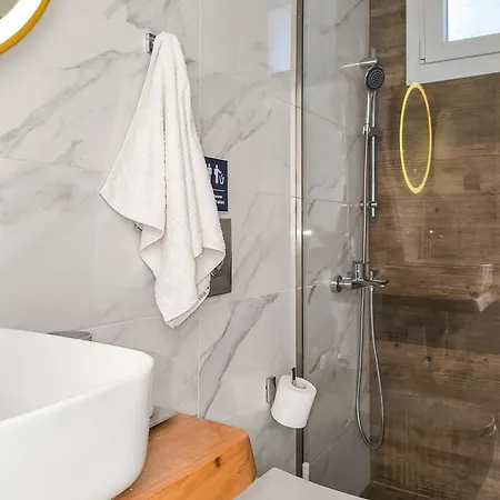 Selini At Sunset Villa *